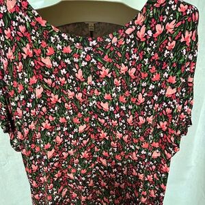 Dress size 1X (16w-18w) pink floral tent pockets background black breathable